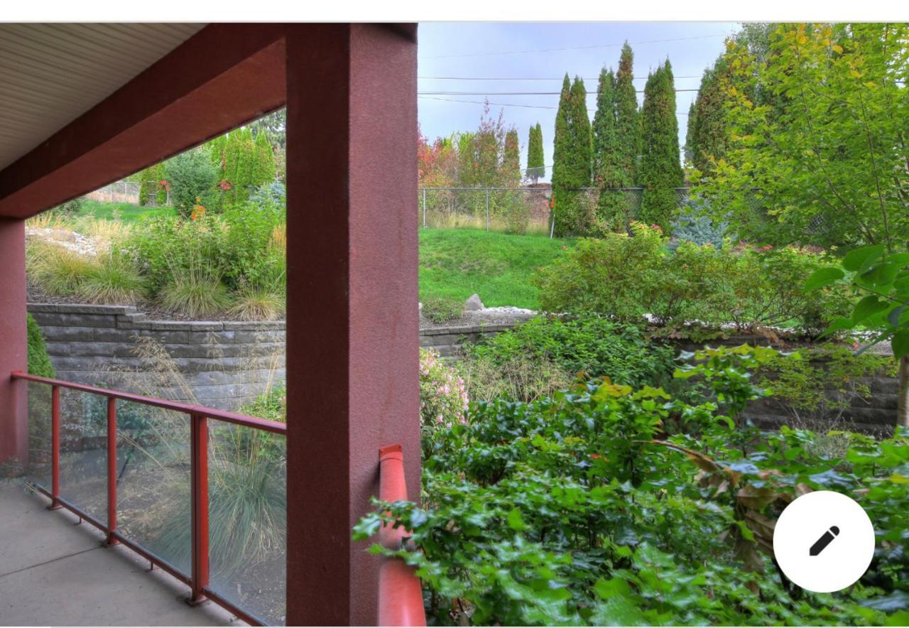 Stay In The Okanagan - Copper Sky, West Kelowna Bagian luar foto