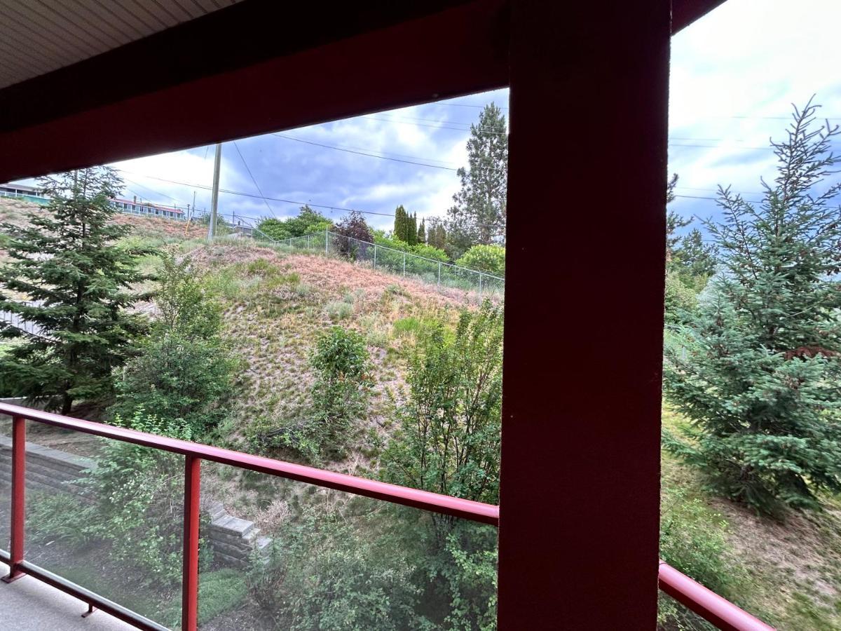 Stay In The Okanagan - Copper Sky, West Kelowna Bagian luar foto